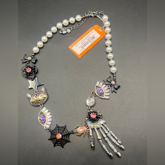 NWT Betsey Johnson Skeleton Bone Hand Necklace Halloween - Picture 1 of 4